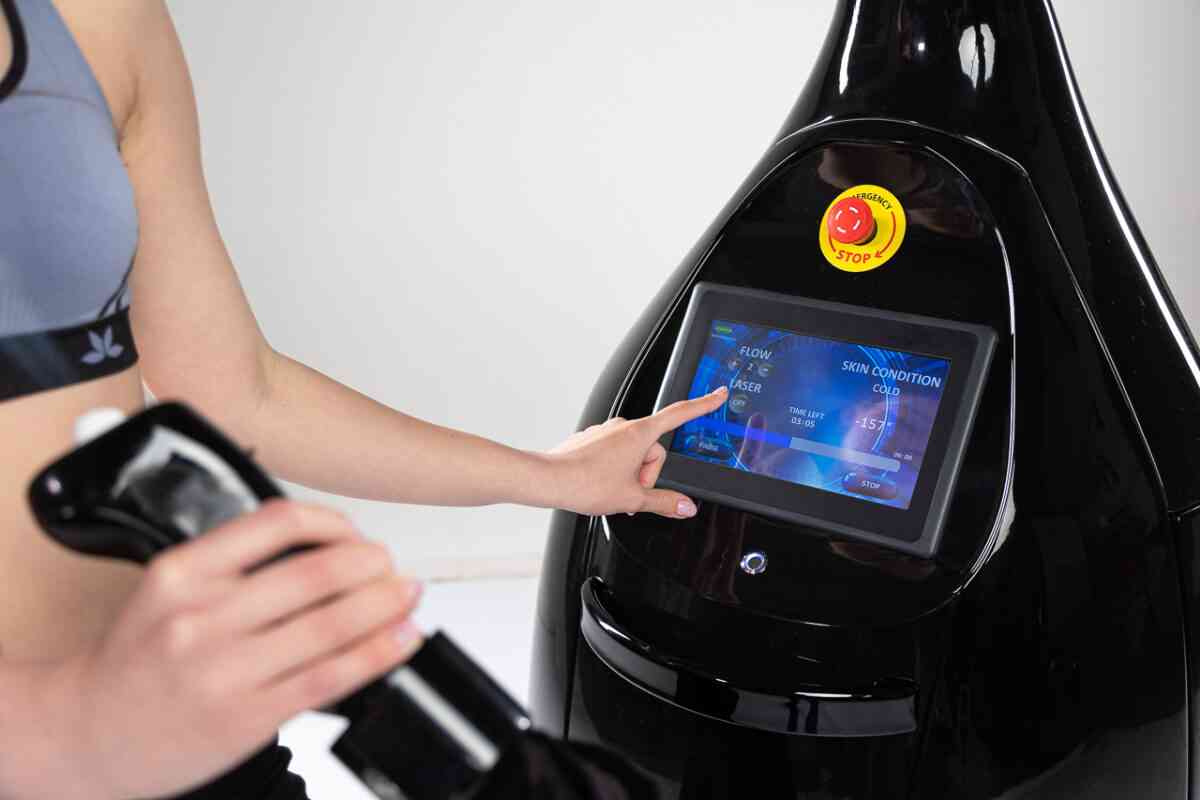 Targeted Cryotherapy Machine with Light Therapy Mask - Iceberg Electric Local Cryo by Vacuactivus