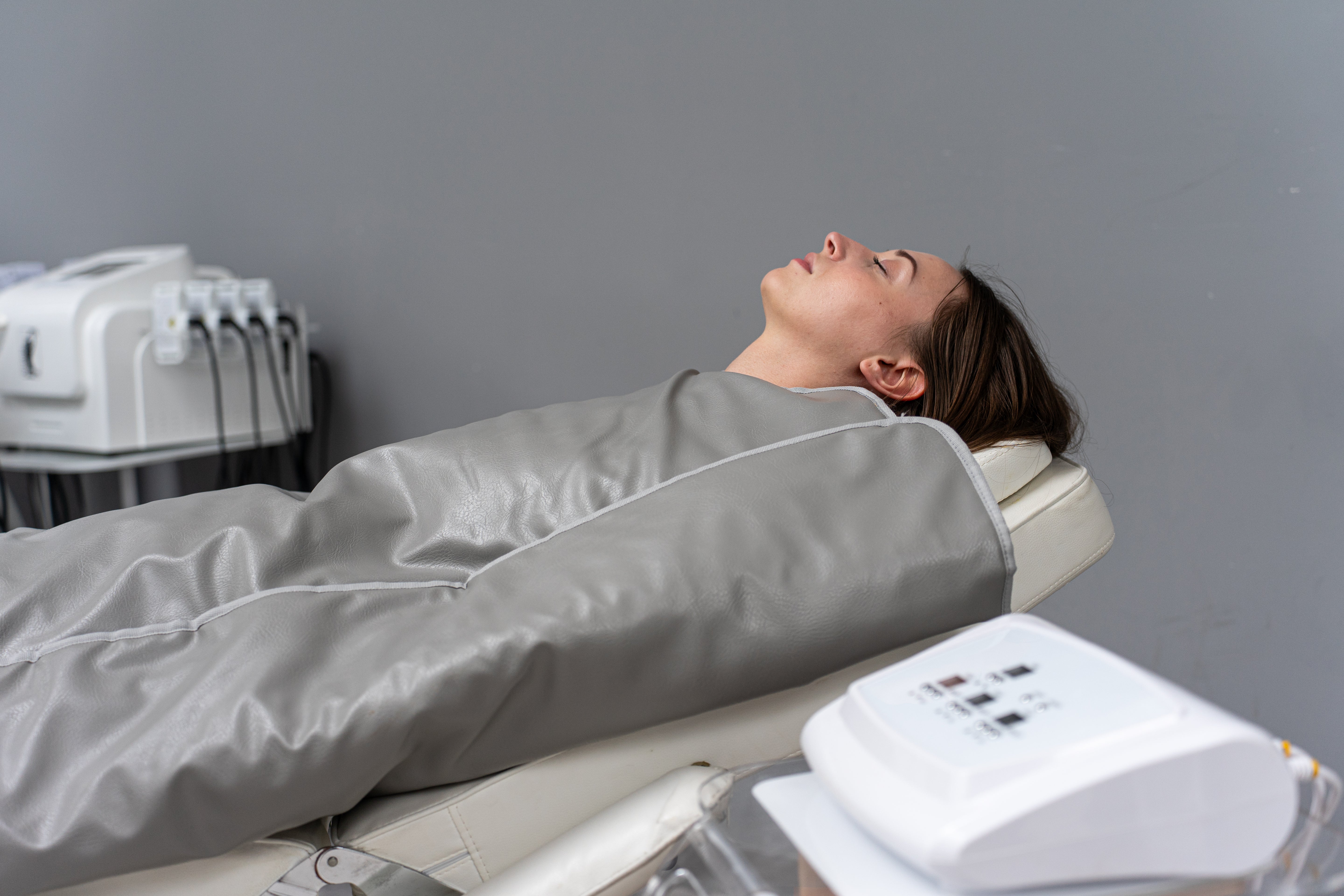 Infrared Sauna Blanket with 3 Zones for Detox and Wellness, Carbon Sauna by Studio Figura