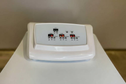 Easy to use digital controller with independent three zone temperature adjustment