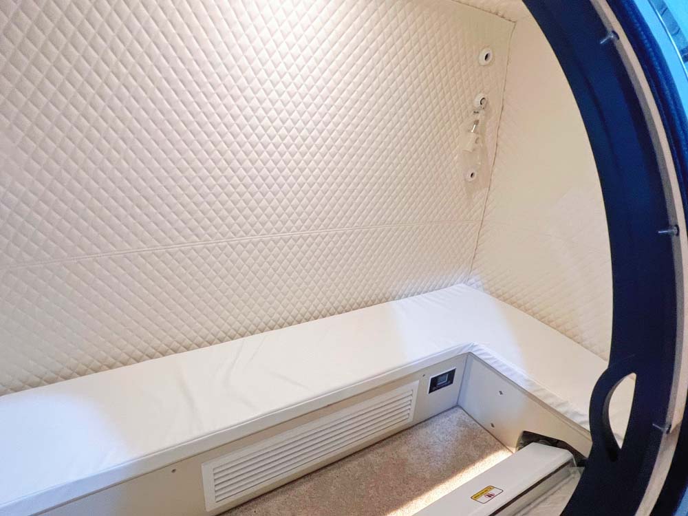 Multi-Place Hyperbaric Chamber with Hard Shell, 2.0 ATA - Macy Pan HE5000 Mini