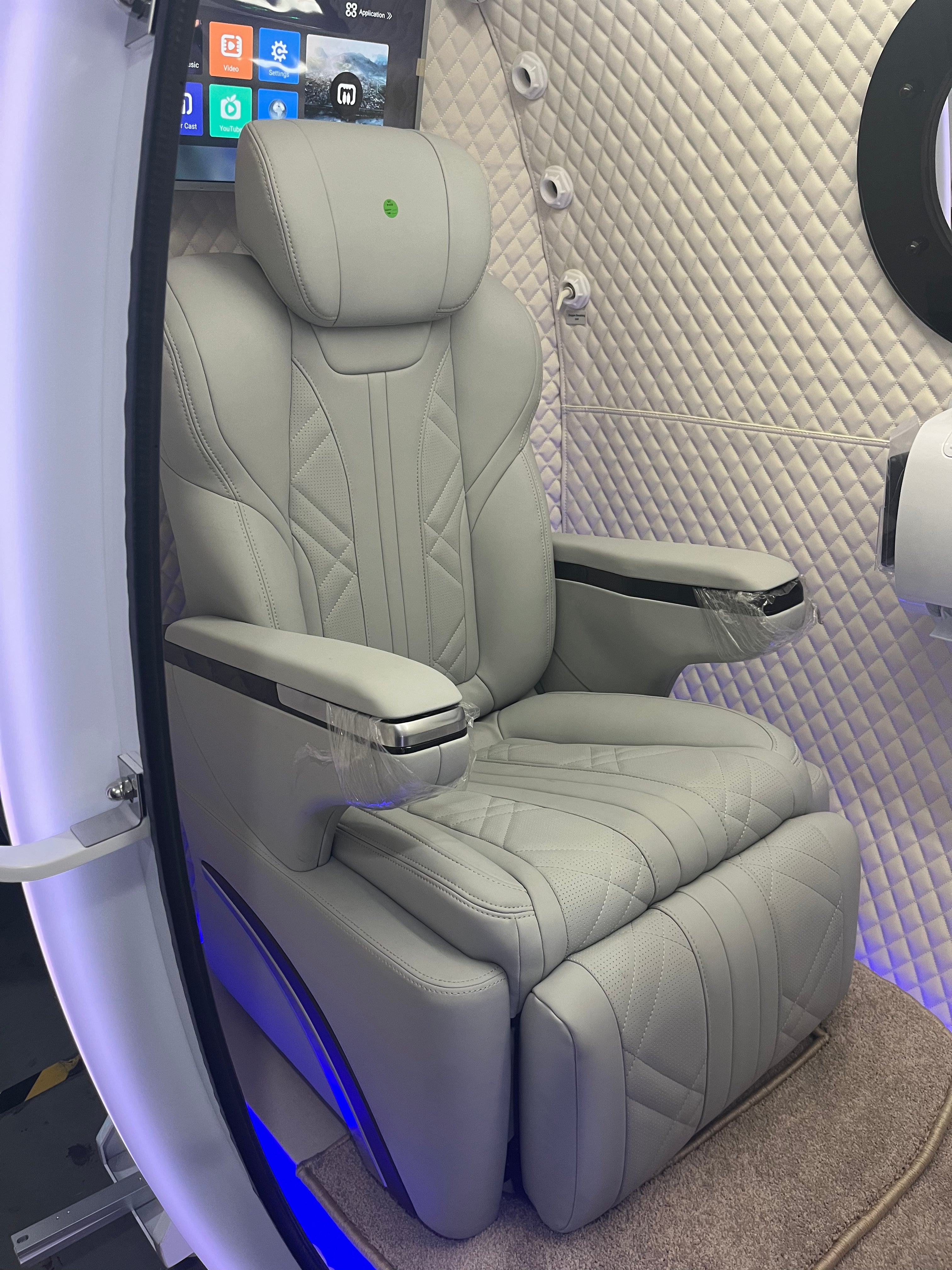 Steel Hyperbaric Chamber, 2.0 ATA with Recliner Seating - Macy Pan HE5000 Fort