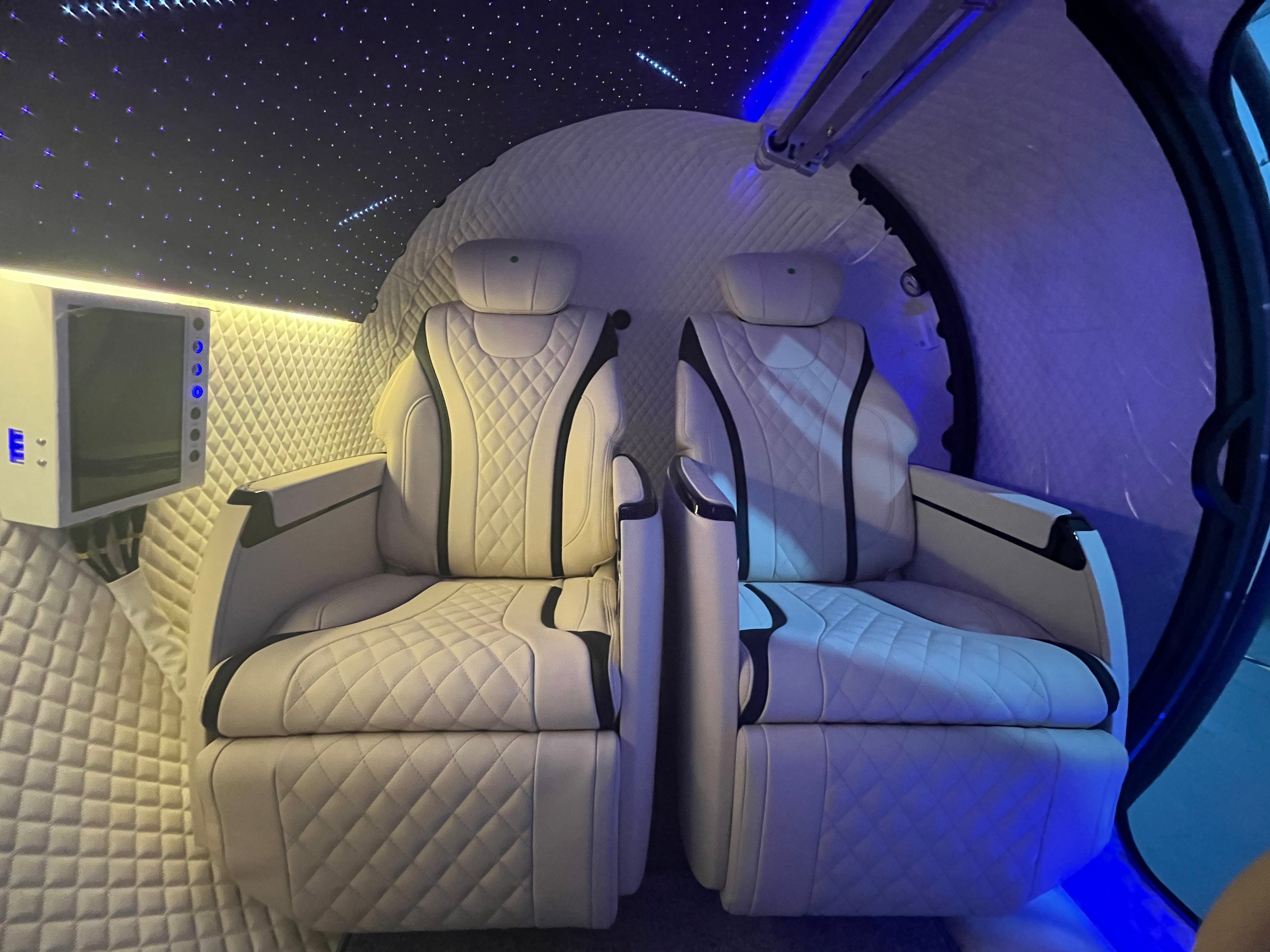 Multi-Place Hyperbaric Chamber, 2.0 ATA, Hard Shell - Macy Pan HE5000 Standard