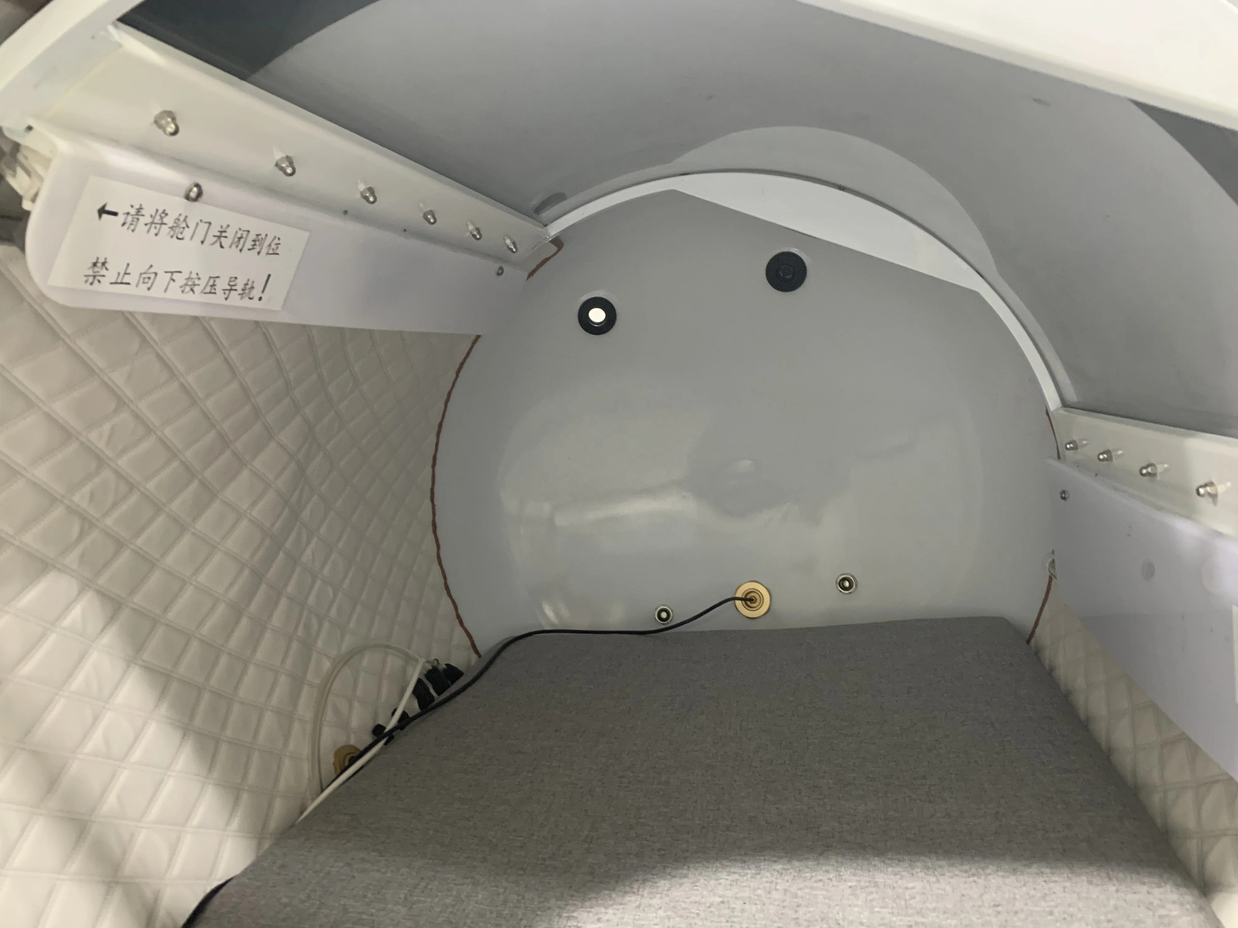 Kingshare 2.0 ATA Recumbent Hyperbaric Oxygen Chamber with Hard Shell