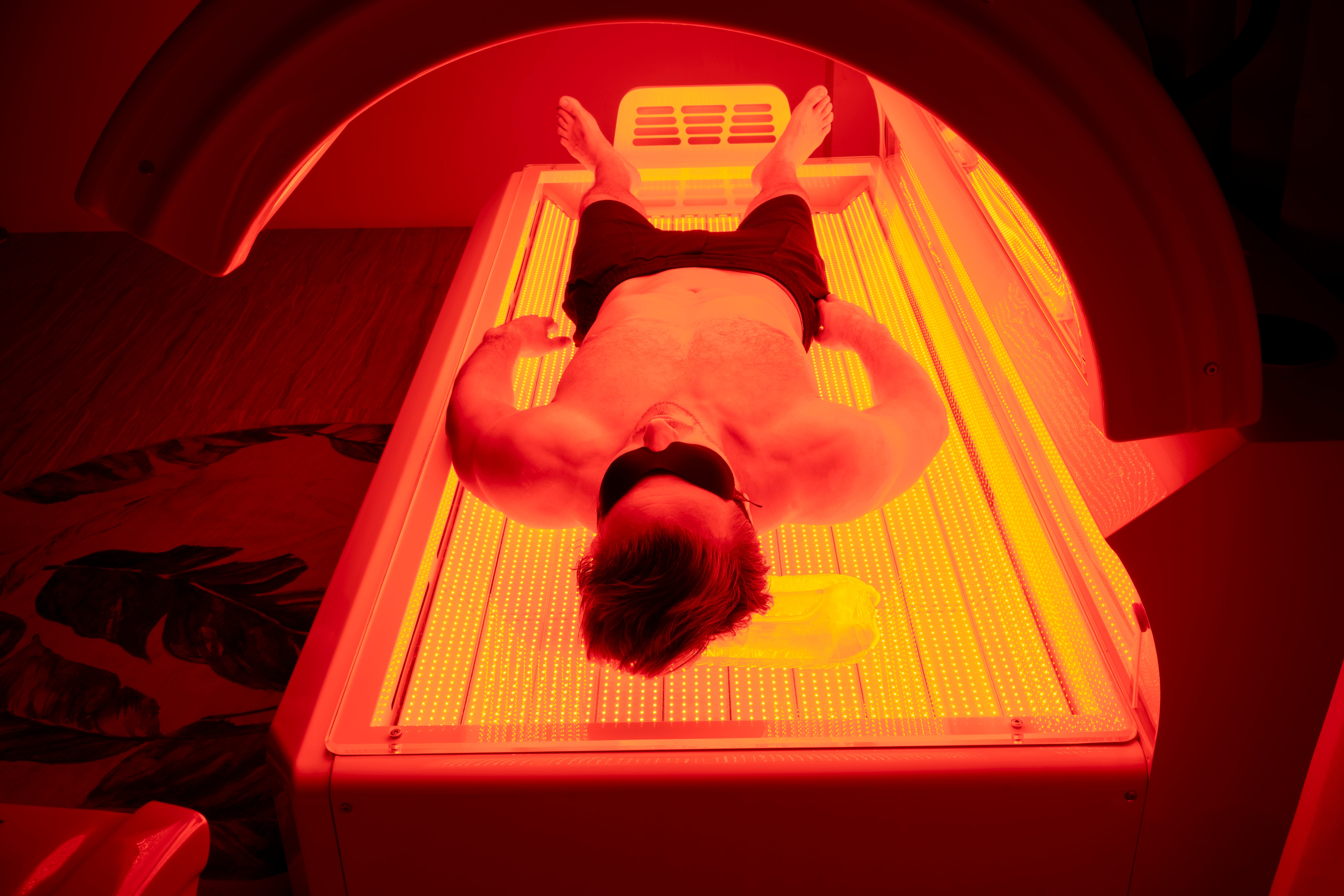 Red Light Therapy Bed for Professional Use, 41600 LEDs, Integrated Body Cooling System