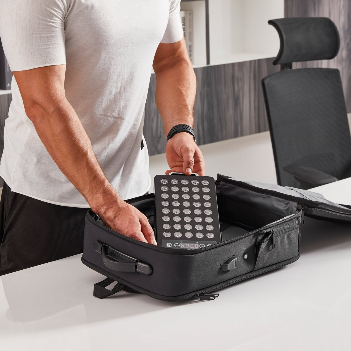 BestQool BQ40 red light therapy panel packed in its black carry case